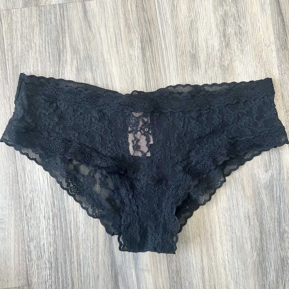 NEW Victoria’s Secret Black Lace Hiphugger Panty - Medium